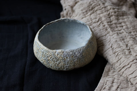 Rock in the sky - Medium hand-pinched bowl