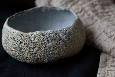 Rock in the sky - Medium hand-pinched bowl