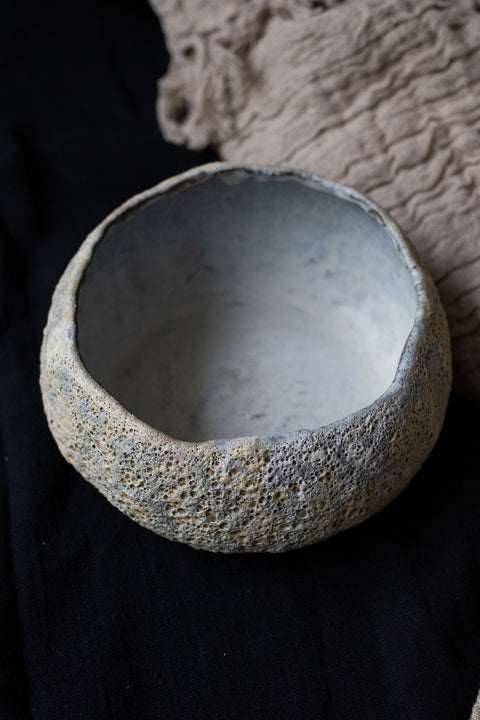 Rock in the sky - Medium hand-pinched bowl