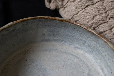 Half the moon - Wide hand-pinched bowl