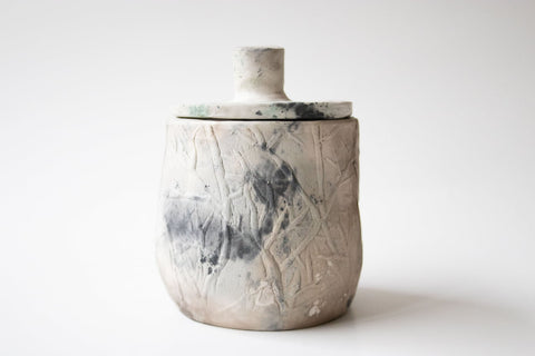 Porta tesori: pit fired lidded jar