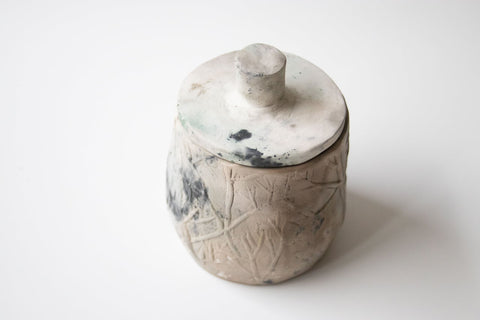 Porta tesori: pit fired lidded jar