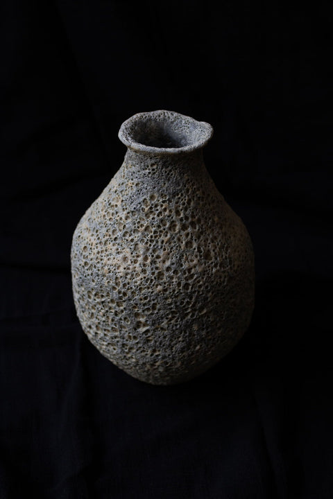 The sun shining on the lunar South Pole - Lava glaze vase